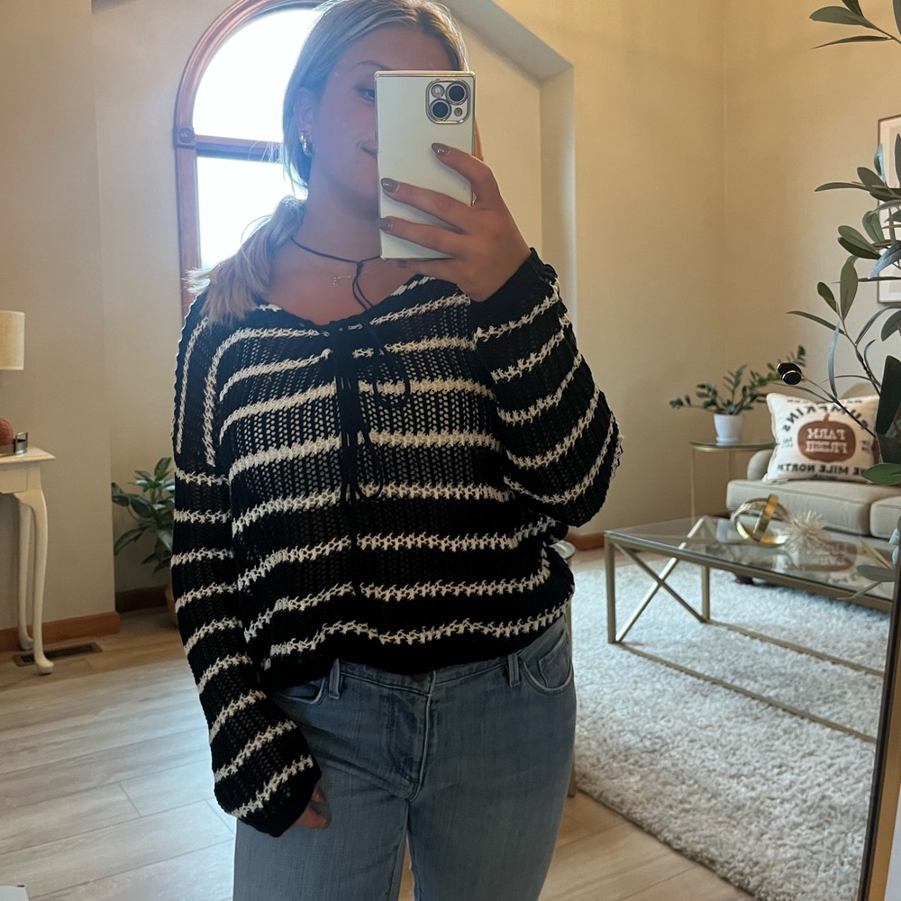 Crochet sweater, can be worn with tank tops or swimsuits, cute cover-up